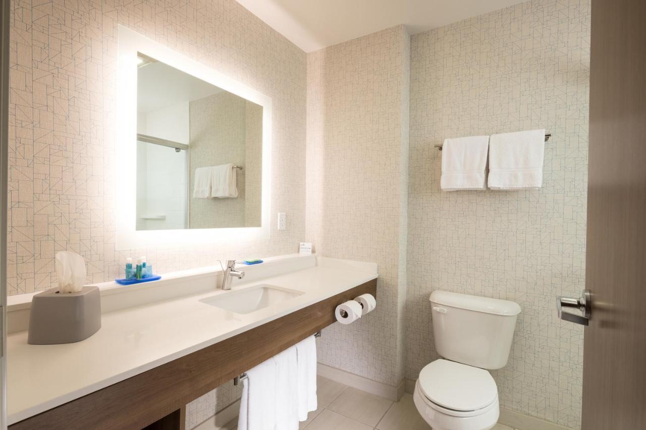 Queen Suite with Two Queen Beds Hearing Accessible Bathtub - Non-Smoking
